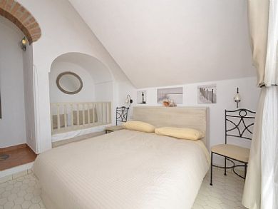 Private villa sleeps 6 in Praiano with pool by the Sea
